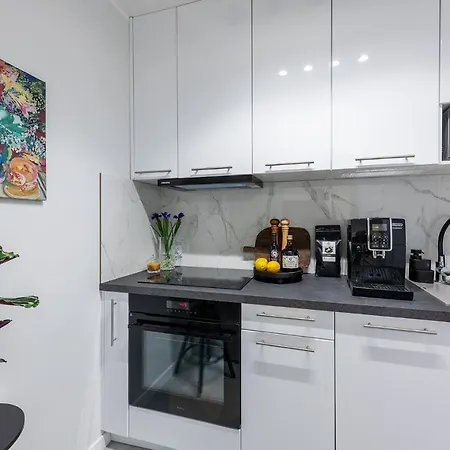 Bella Luna Luxury - Oasis Gem In Warsaw