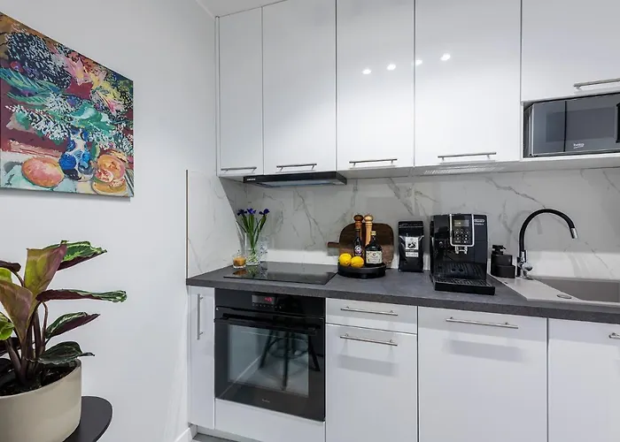 Bella Luna Luxury - Oasis Gem In ורשה